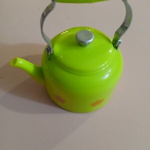 AG CAMP TREATS Bright Green Teapot